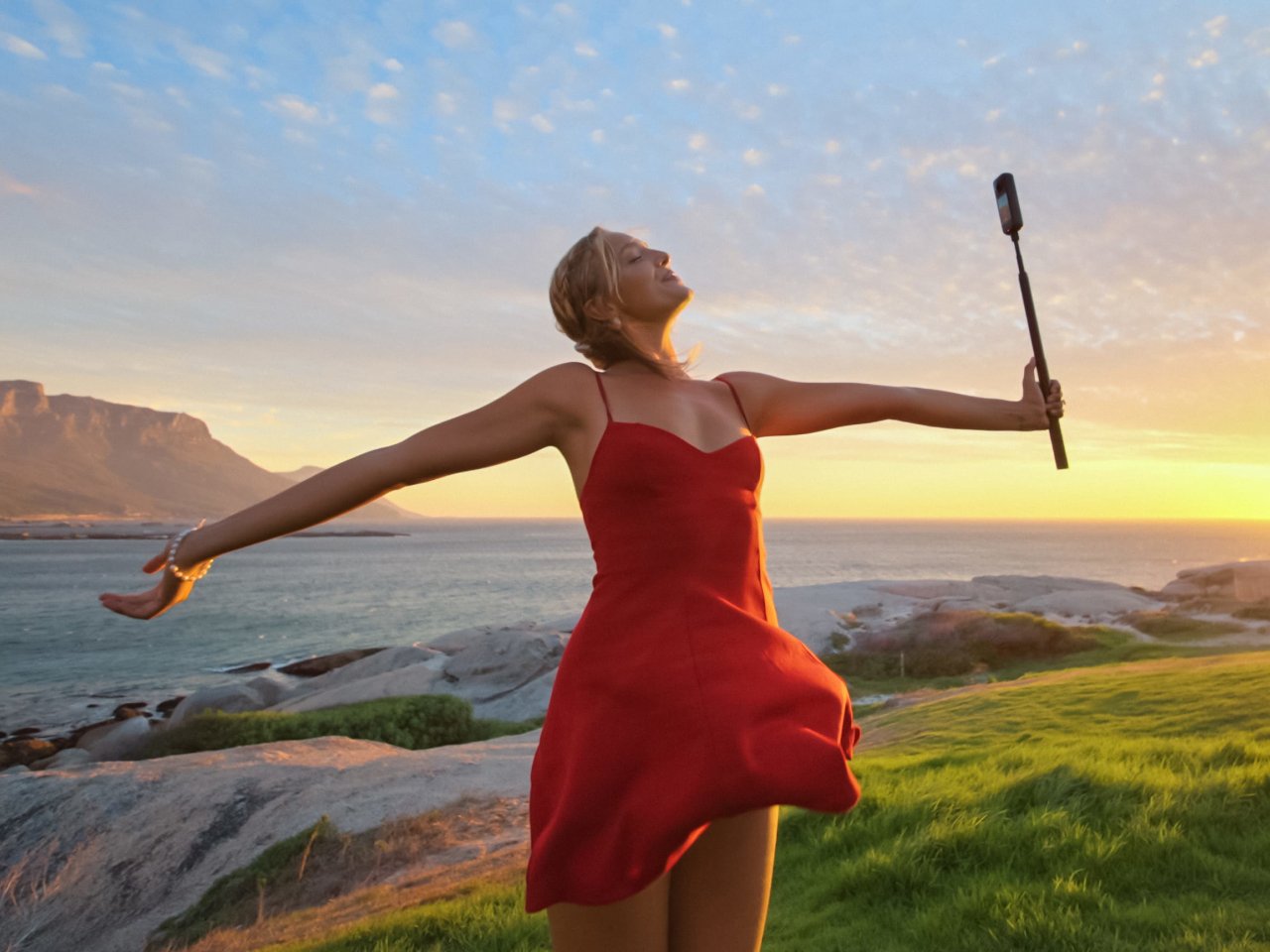 Insta360 X5，Motion camera，8K video，Drop-resistant and waterproof，Outdoor shooting，