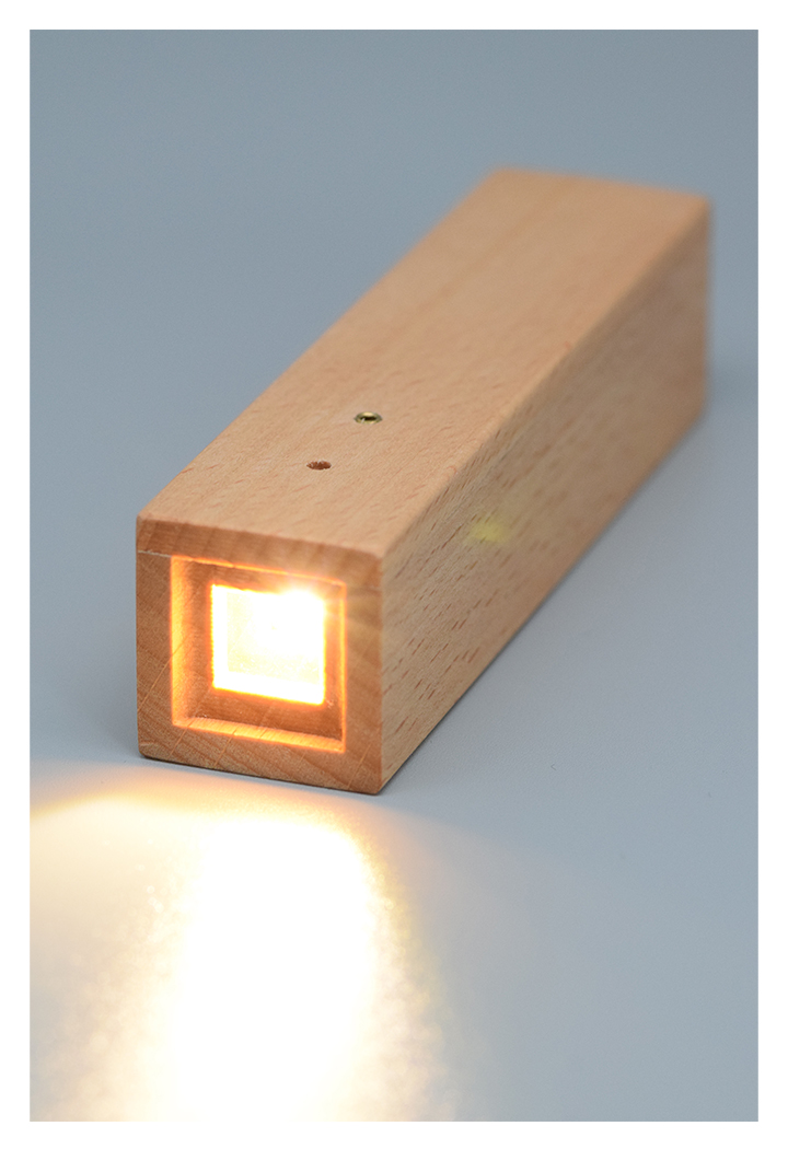 Flashlight，wooden ，solid wood，Portable，Tactile sensation，Beech，charge，lamp，