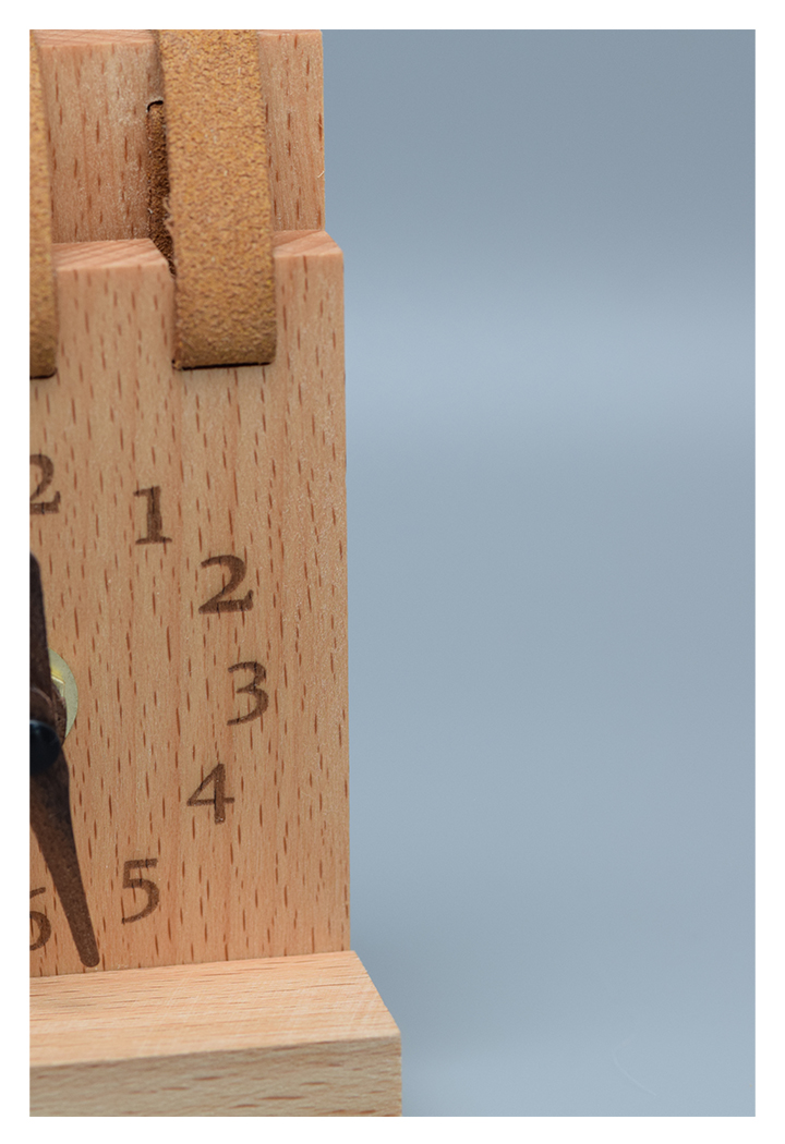 solid wood，desk clock，Clock，desktop，Beech，Retro，Ornaments，wooden ，