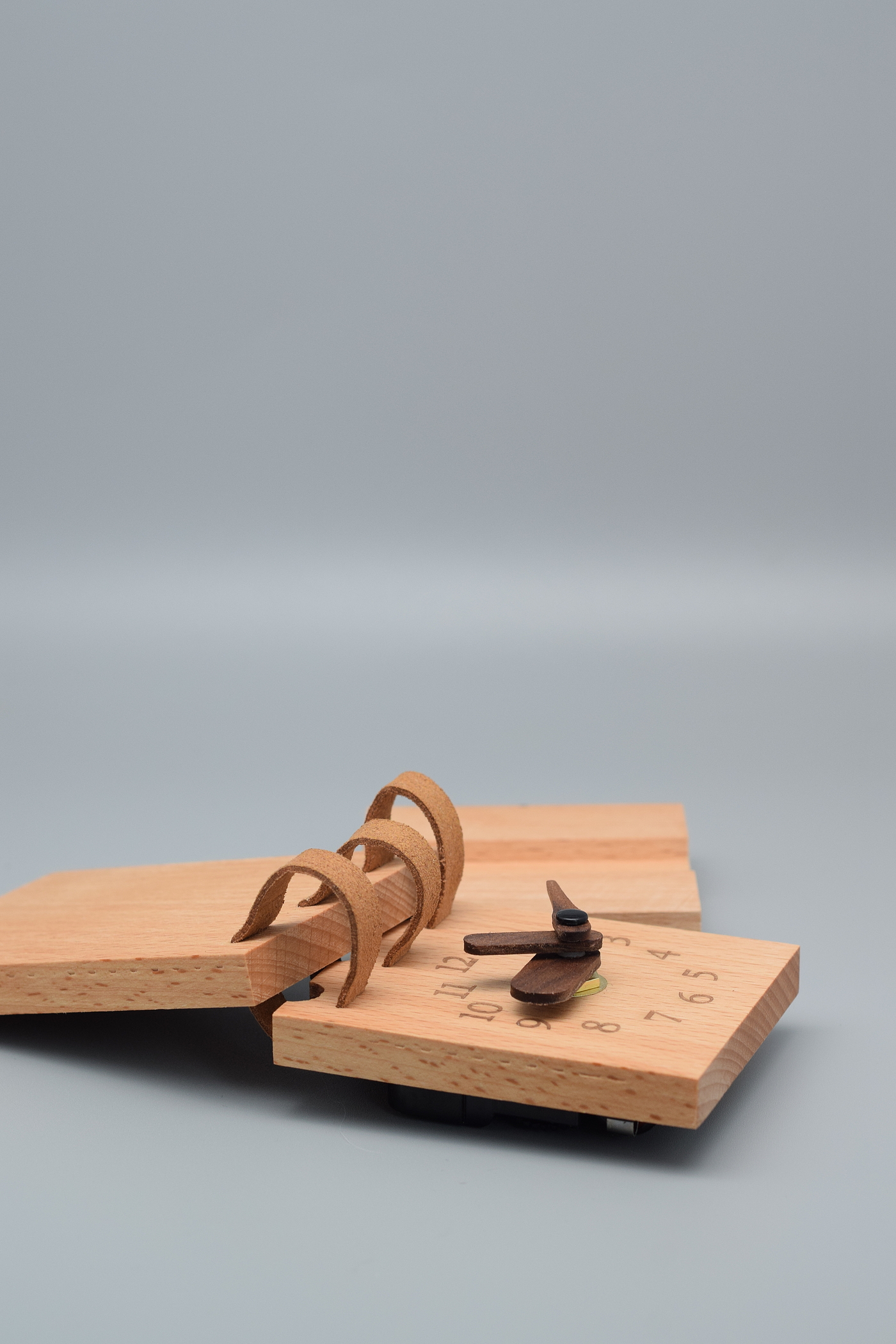 solid wood，desk clock，Clock，desktop，Beech，Retro，Ornaments，wooden ，