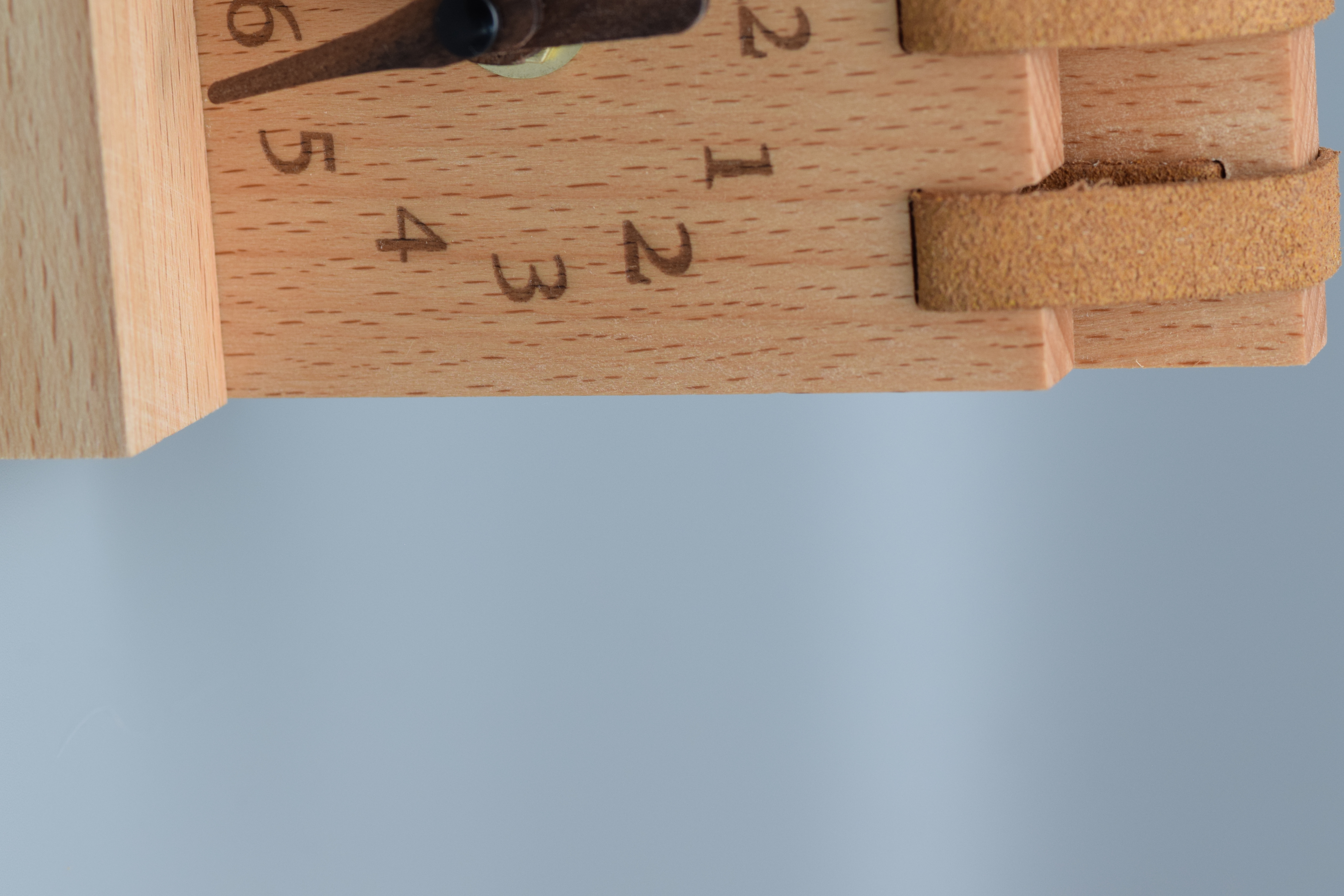 solid wood，desk clock，Clock，desktop，Beech，Retro，Ornaments，wooden ，