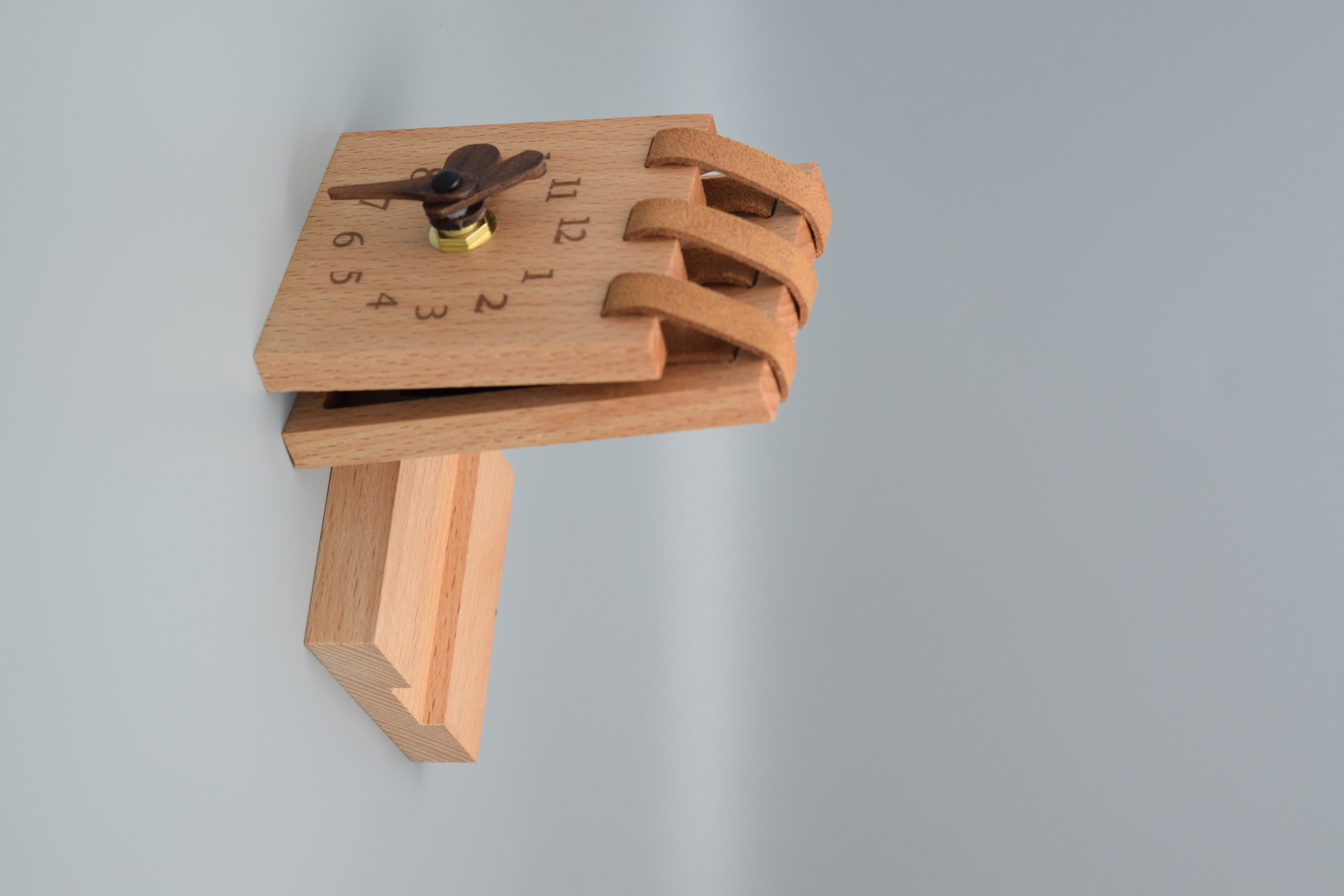 solid wood，desk clock，Clock，desktop，Beech，Retro，Ornaments，wooden ，