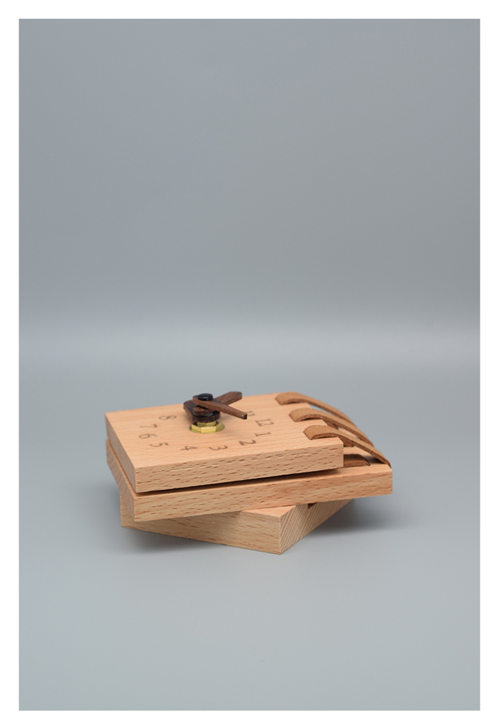 solid wood，desk clock，Clock，desktop，Beech，Retro，Ornaments，wooden ，
