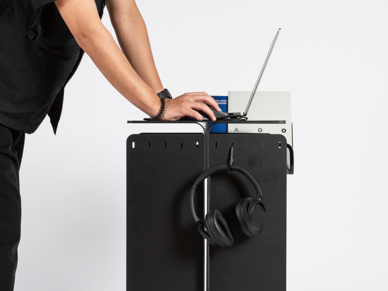 Multifunctional furniture，Storage artifact，Minimalist design ，Modern home，Chameleon，