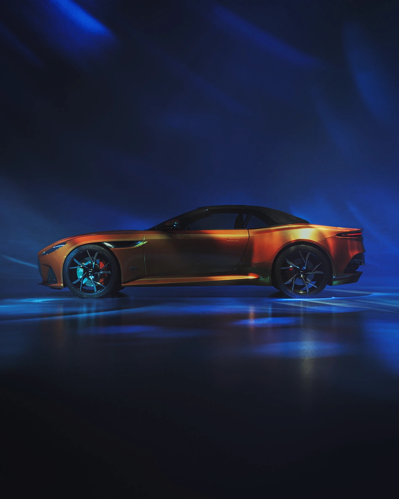 vehicle，automobile，Sports car，Aston Martin，