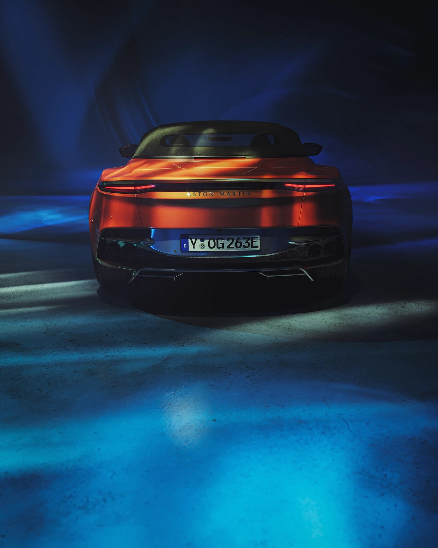 vehicle，automobile，Sports car，Aston Martin，