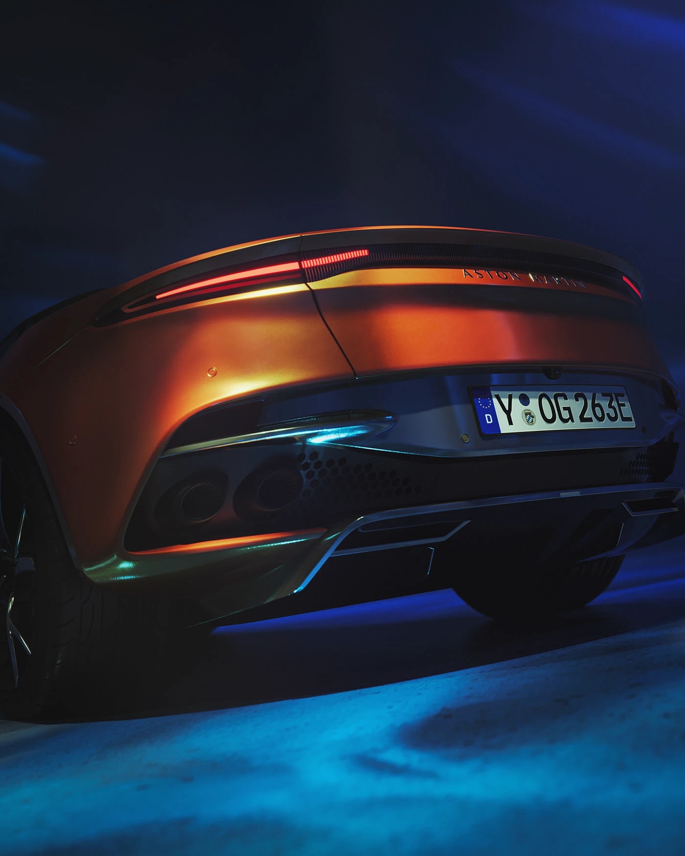 vehicle，automobile，Sports car，Aston Martin，