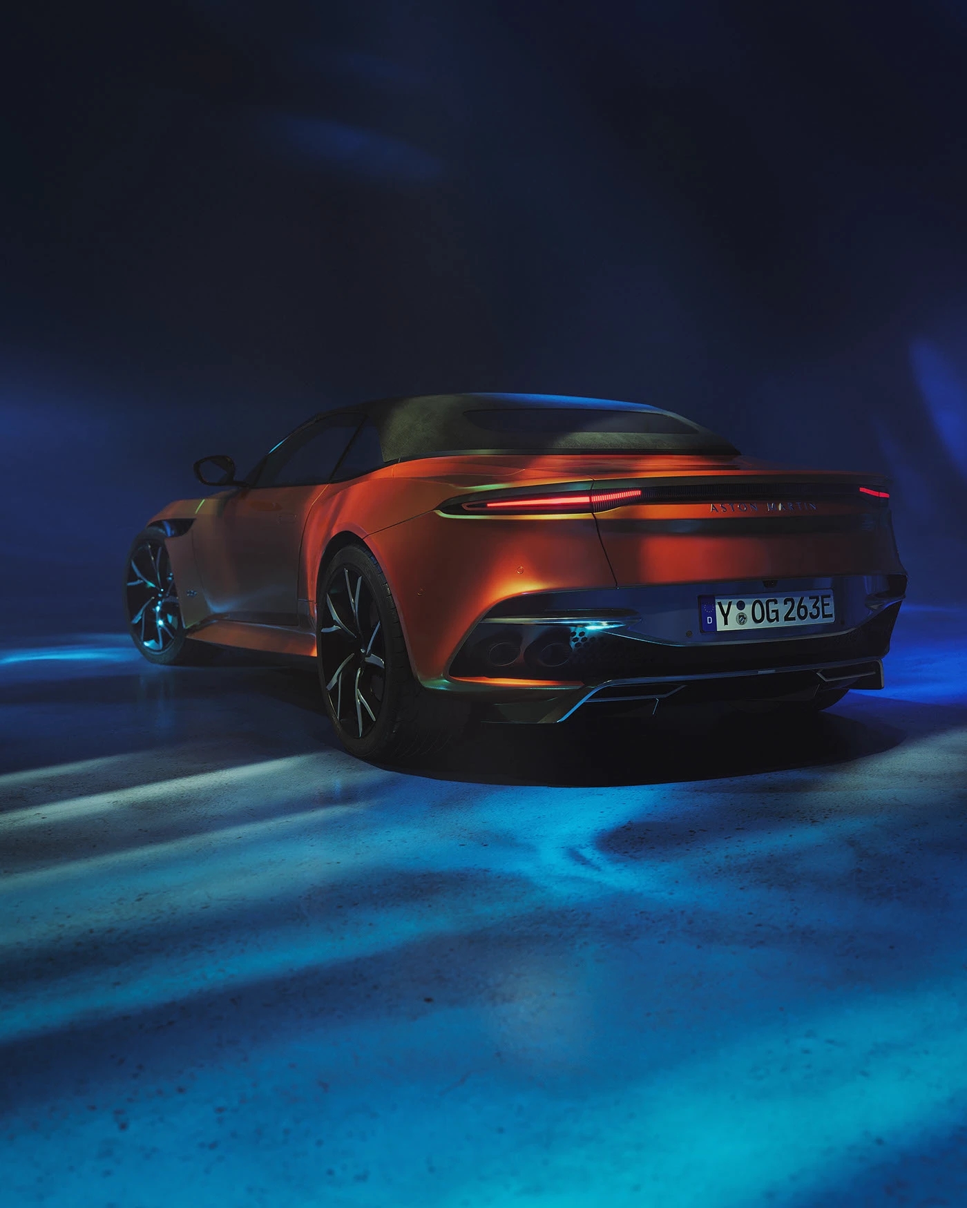 vehicle，automobile，Sports car，Aston Martin，