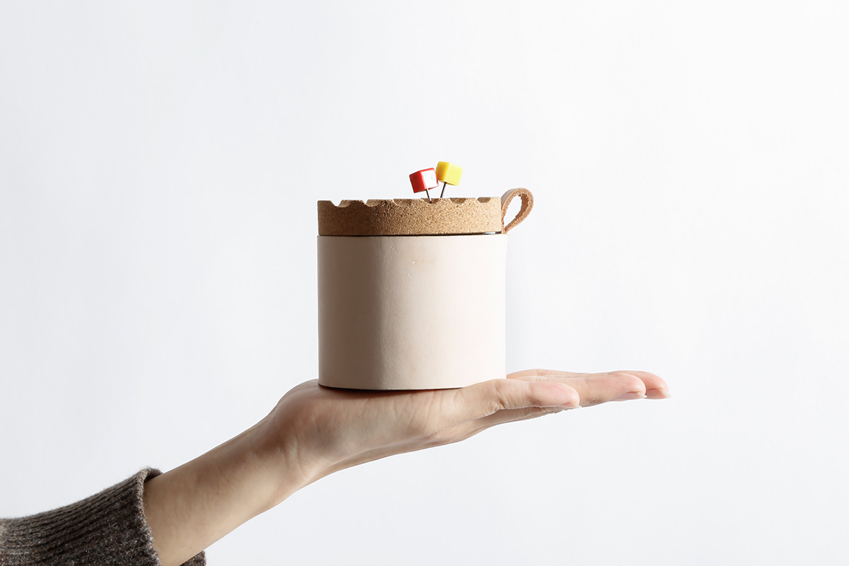 industrial design，to work in an office，Stationery，Receive，cork，