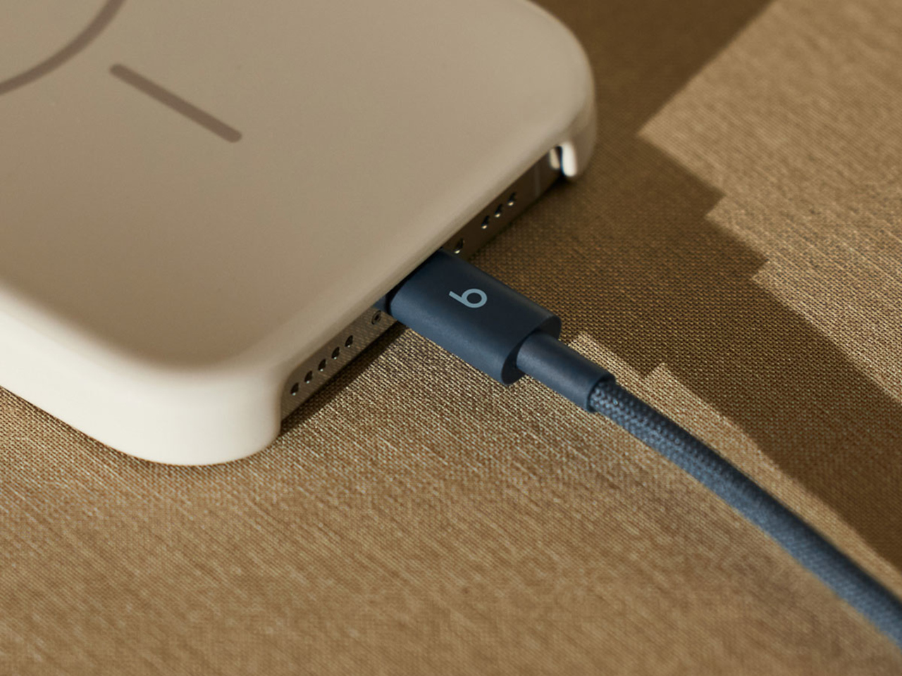 Charging line，type-c，Beats by Dre，Durable design，Braided cable，