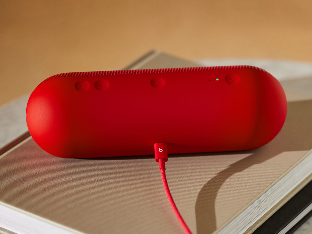 Charging line，type-c，Beats by Dre，Durable design，Braided cable，