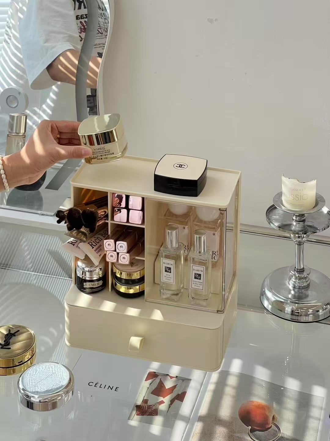 desktop，Receive，Exhibition，Tide play，Book storage，Stationery storage，