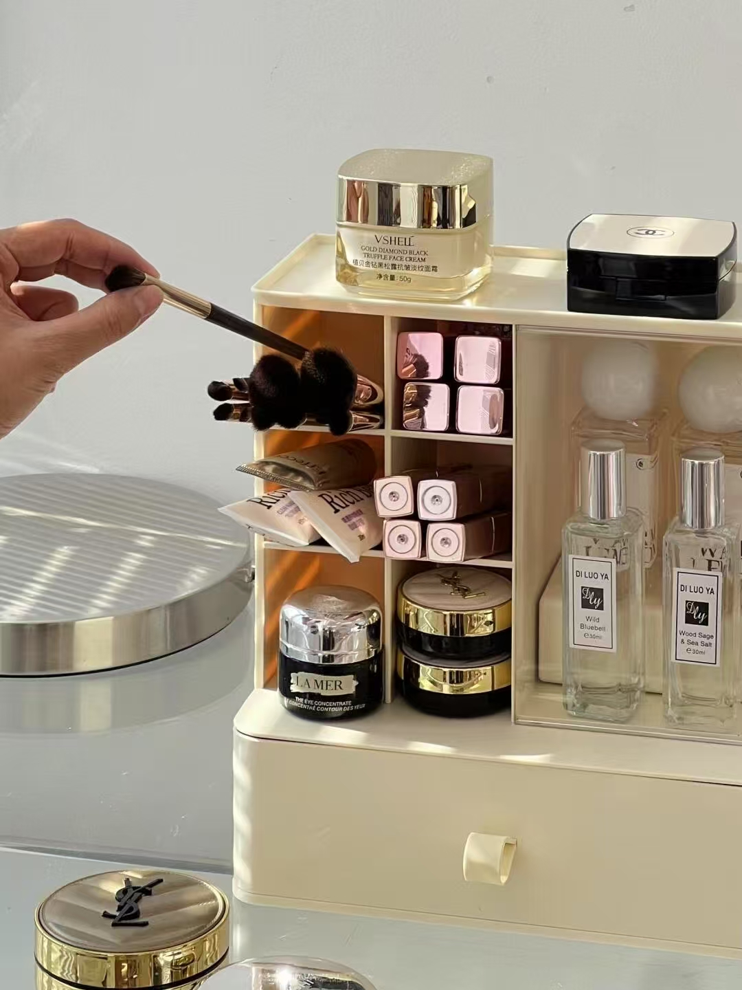 desktop，Receive，Exhibition，Tide play，Book storage，Stationery storage，