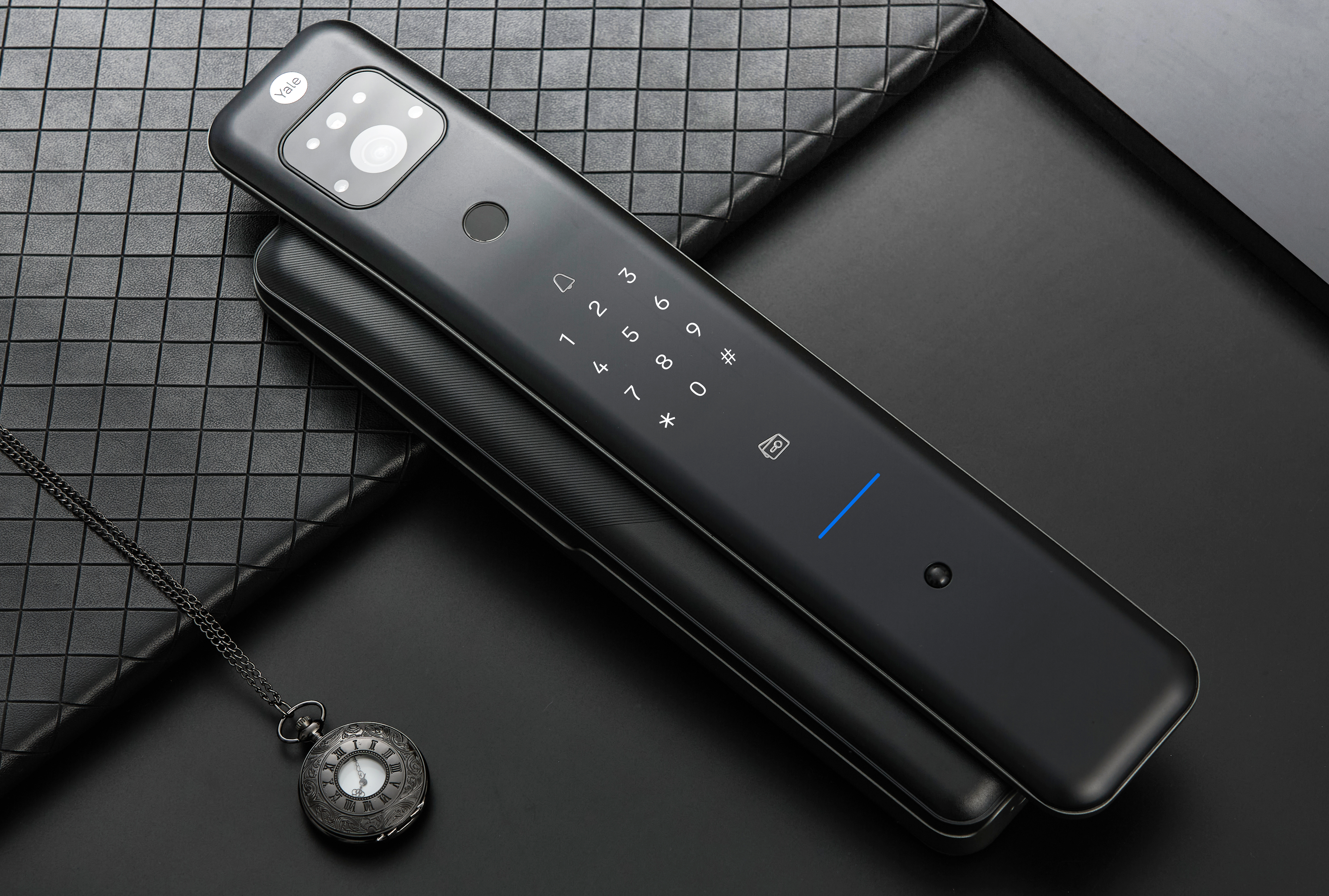 Intelligent door lock，