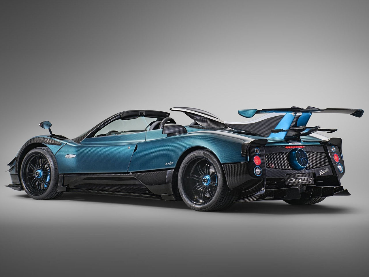 Super car，aviation aesthetics，Pagani Zonda Unico，customized style，carbon fibre，