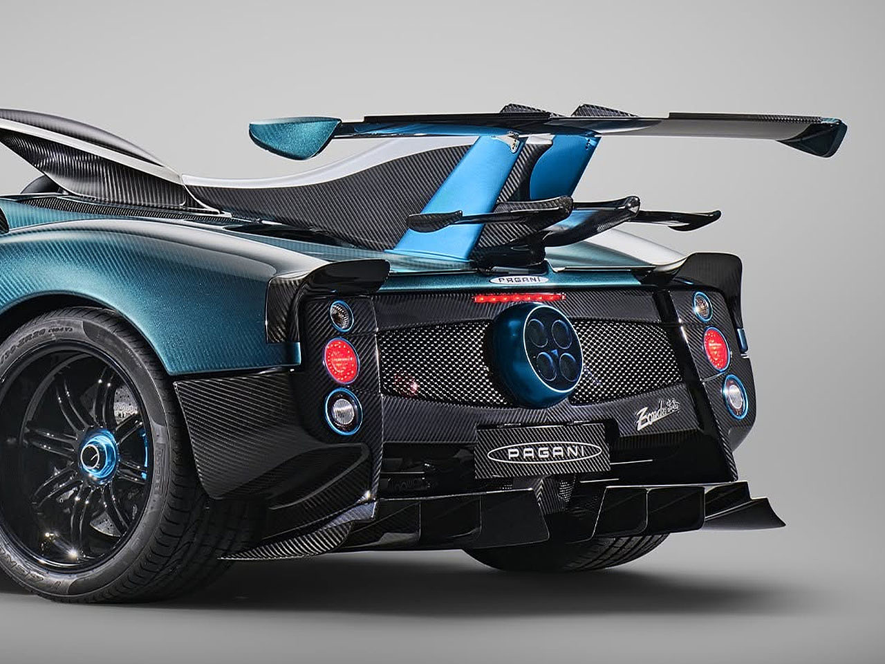 Super car，aviation aesthetics，Pagani Zonda Unico，customized style，carbon fibre，