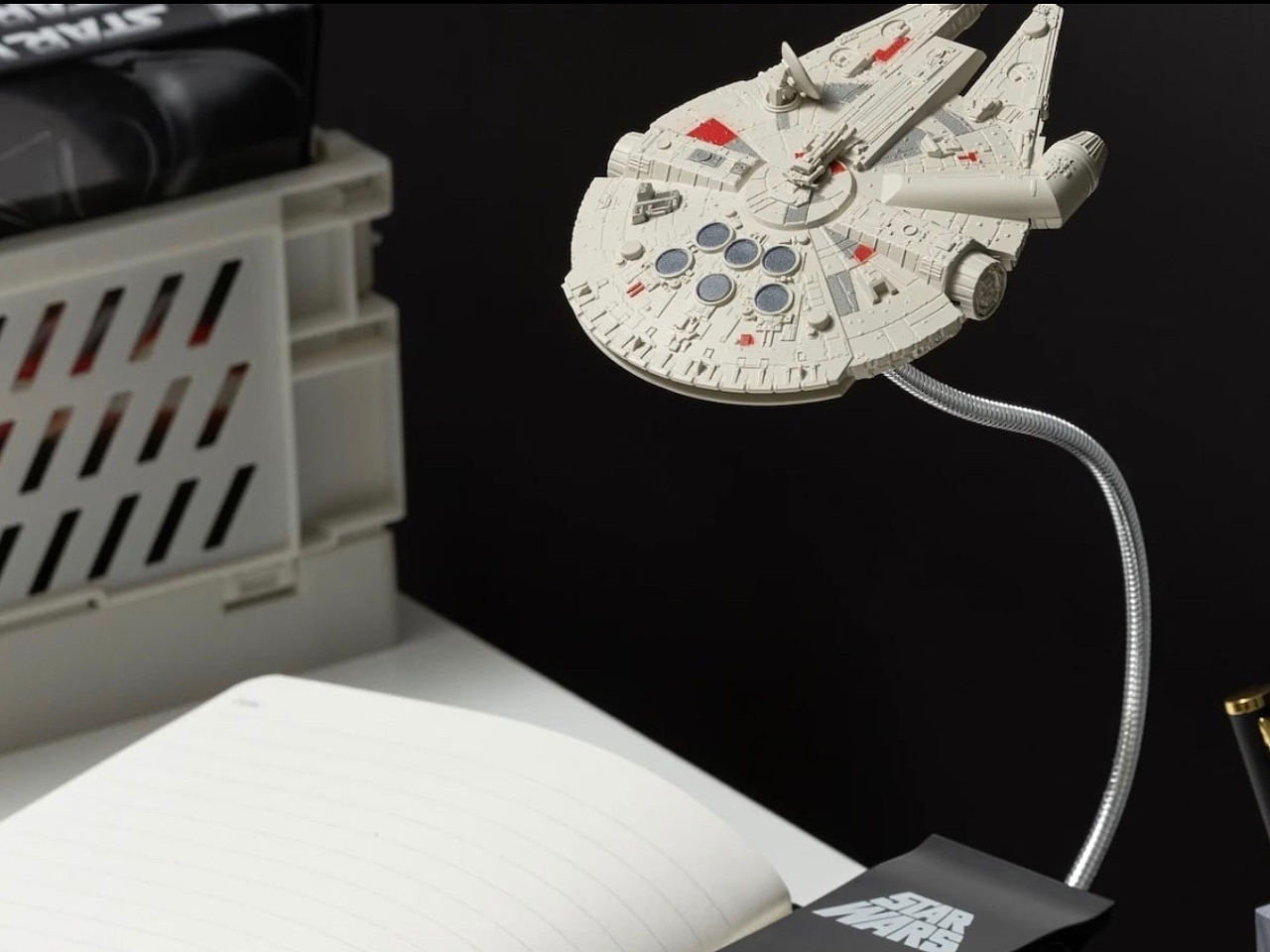 Desk lamp，Star Wars，Millennium Falcon，Lighting tools，