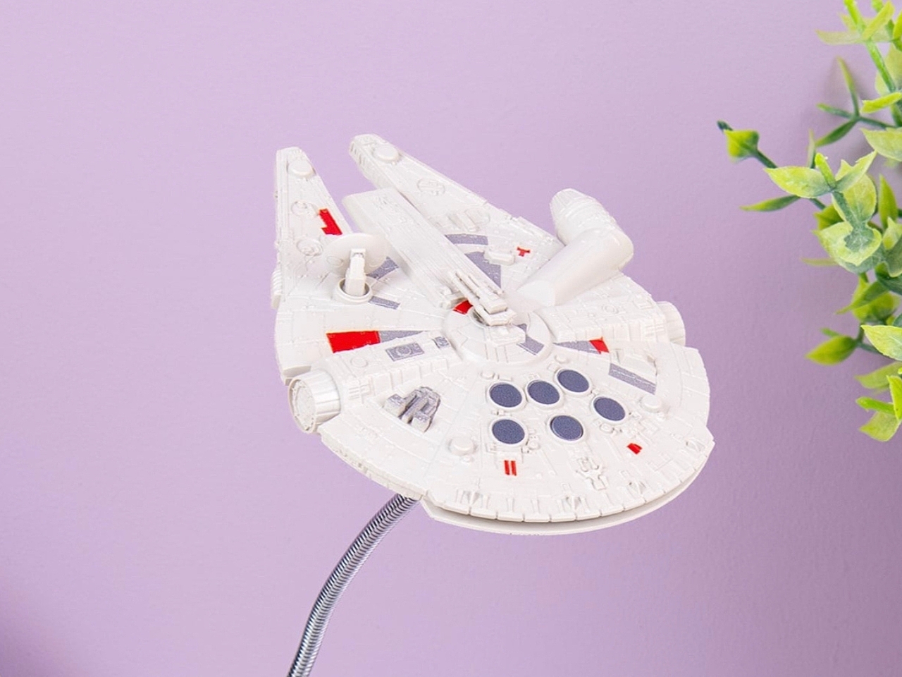 Desk lamp，Star Wars，Millennium Falcon，Lighting tools，