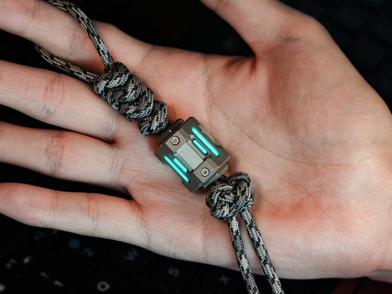 Knife sharpener，Necklace，titanium alloy，Outdoor artifact，mini，