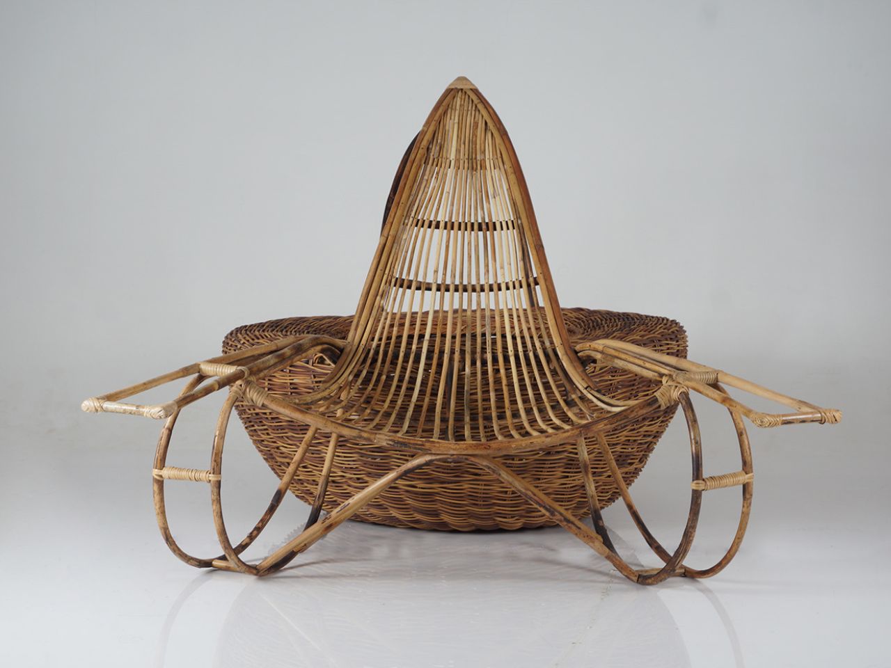 Ary Cane，Unique design，cane chair，Sitting posture，