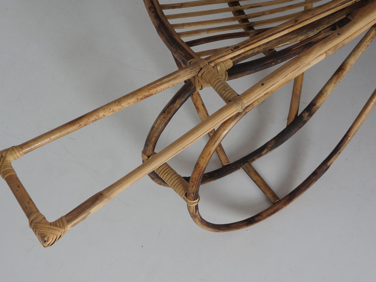 Ary Cane，Unique design，cane chair，Sitting posture，