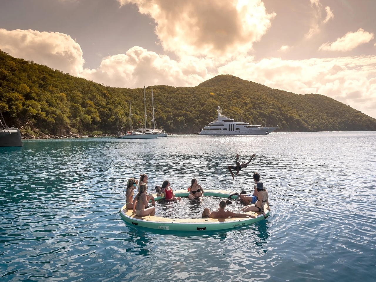 water hammock，Water leisure，floating island，Water entertainment，