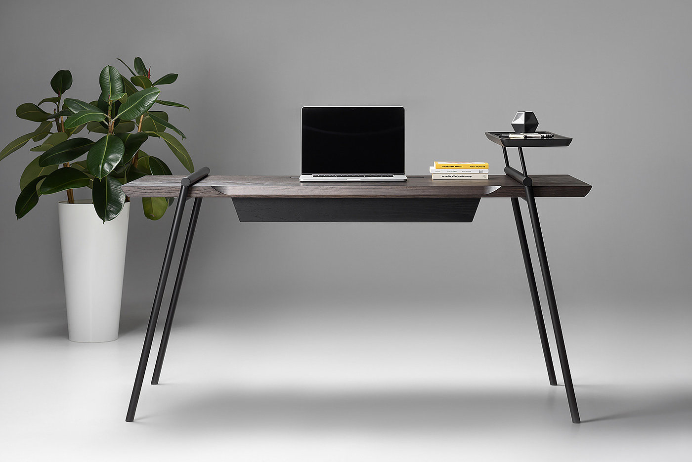 desk，Dark，woodiness，Simplicity，