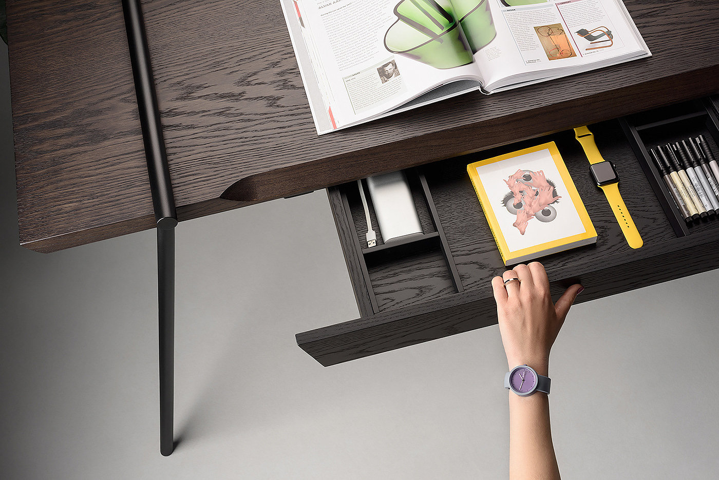 desk，Dark，woodiness，Simplicity，