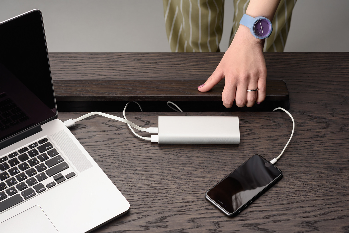 desk，Dark，woodiness，Simplicity，