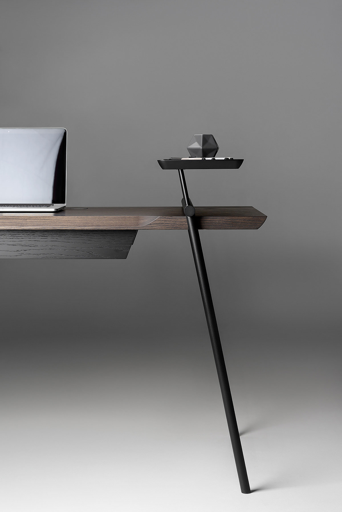 desk，Dark，woodiness，Simplicity，