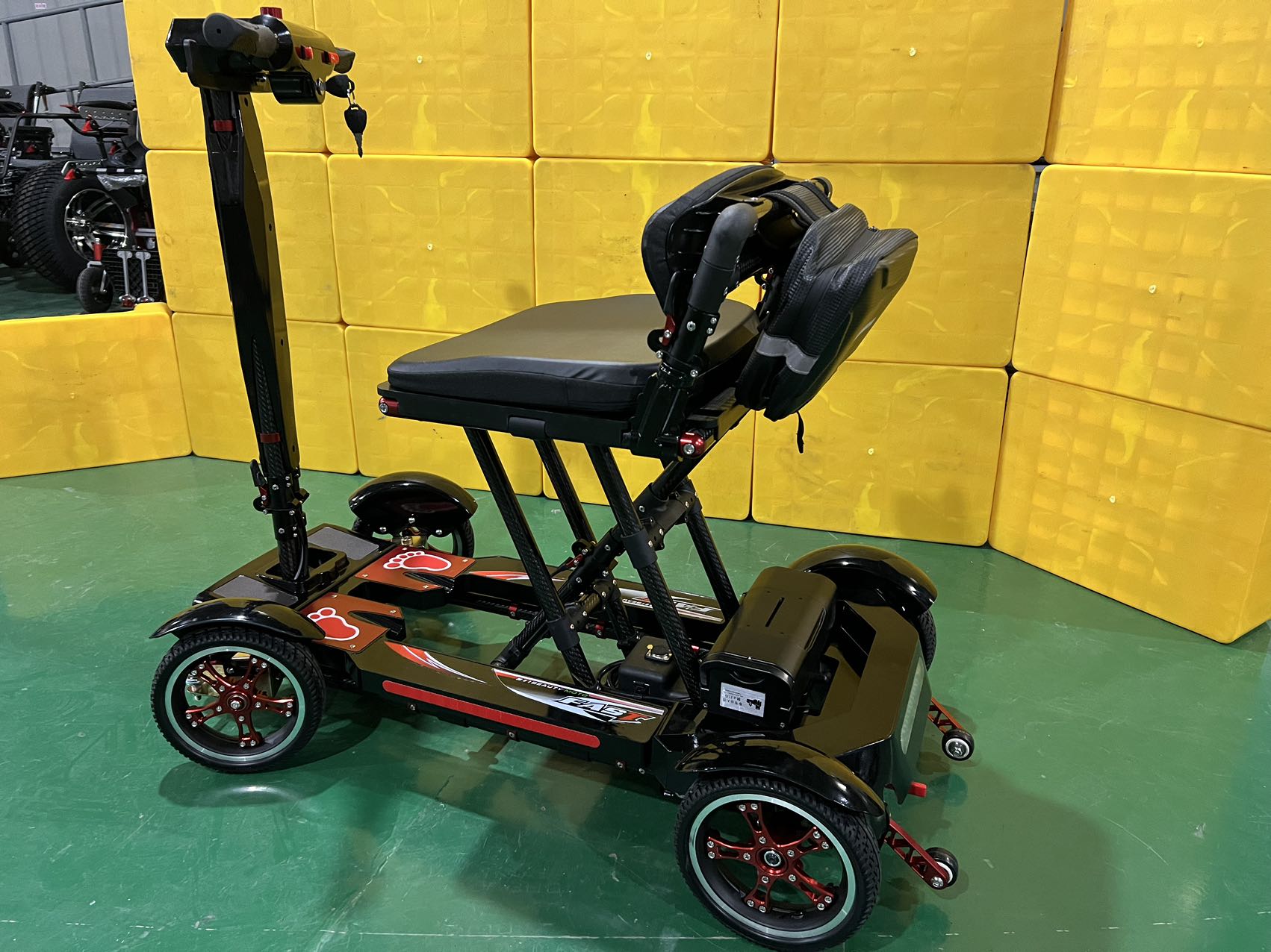 Scooter，Structural design，Appearance design，carbon fibre，