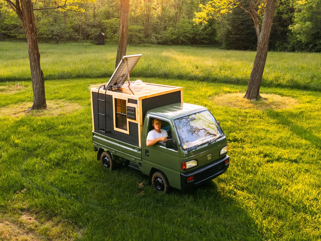 Campervan，vehicle，automobile，Touring car，