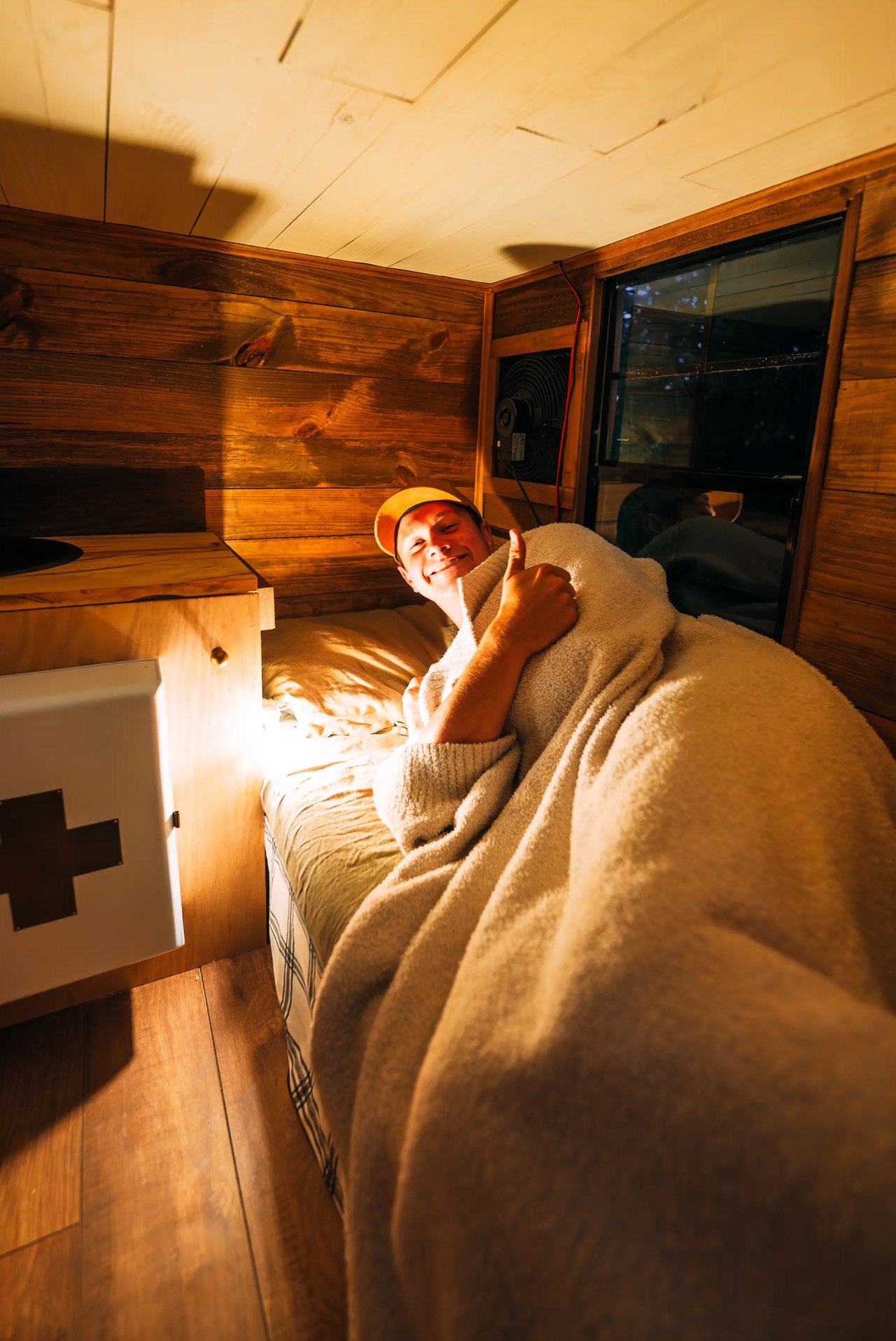 Campervan，vehicle，automobile，Touring car，