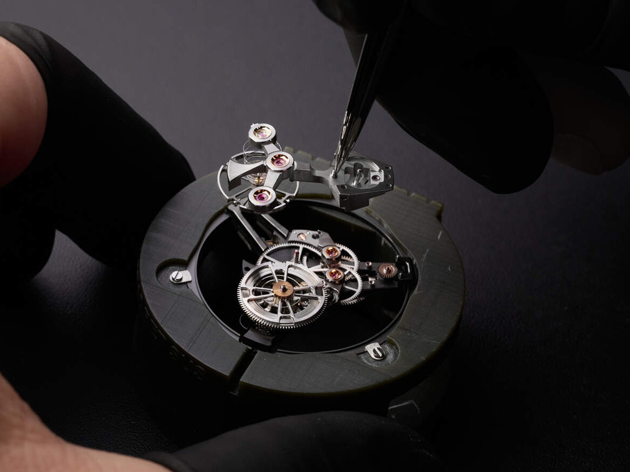 MB&F SP One，Wristwatch，Wrist watch，Fashion products，