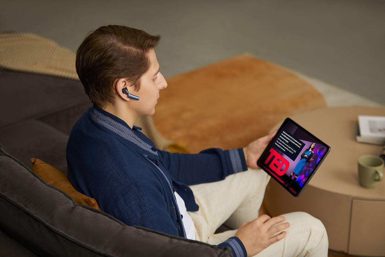 Italian design，industrial design，Translation headset，Bone conduction，Science and Technology Life，translate，Shenzhen design，innozendesign，