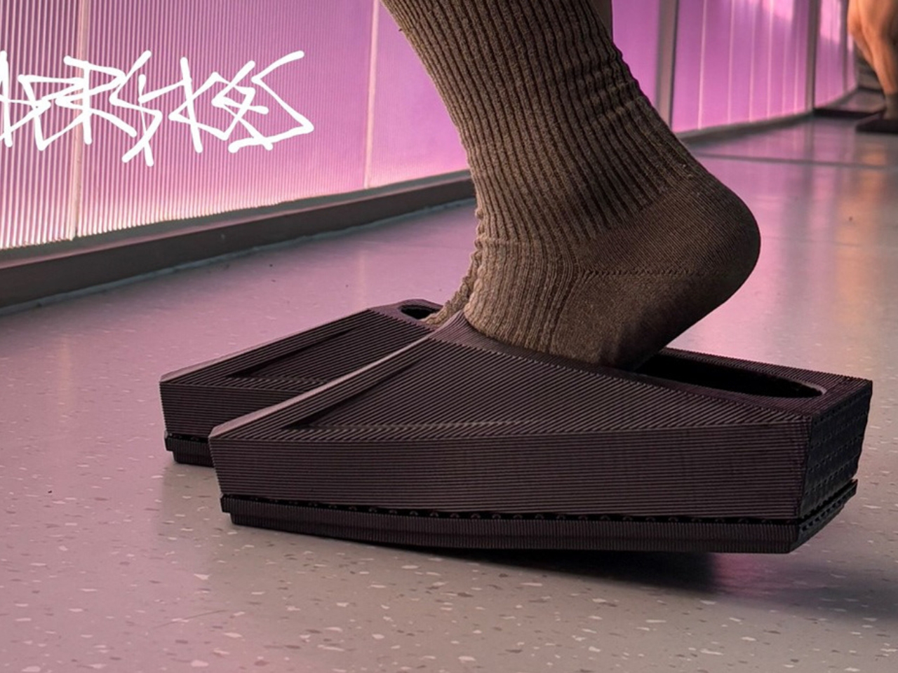 CyberShoes，conceptual design，shoes，Outdoor equipment，