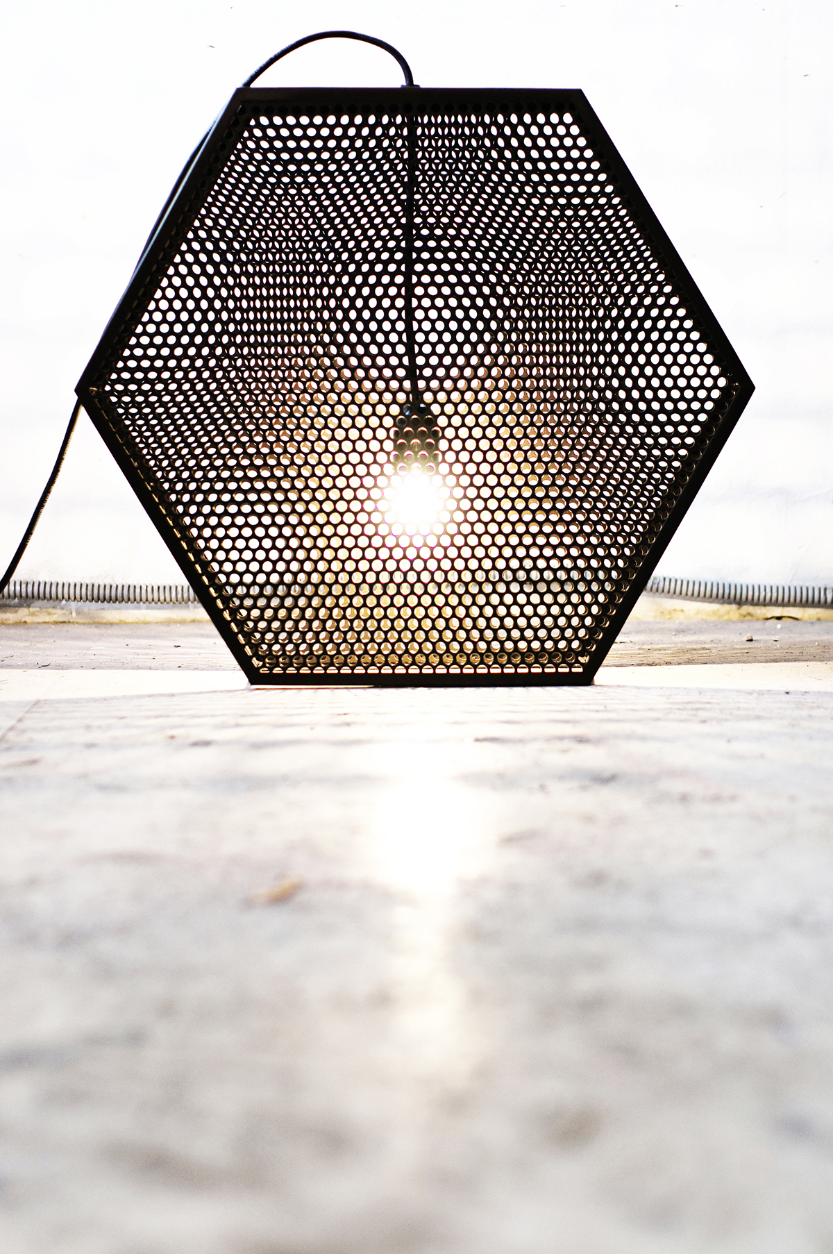 lamp，brown，black，grid，