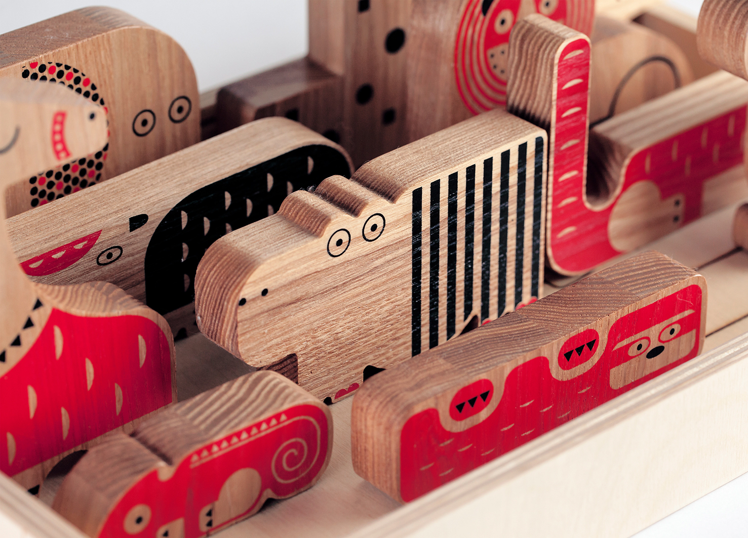 Animal World，hedgehog，fox，crocodile，lion，giraffe，rhinoceros，elephant，modern stylish，natural，Log material，truck，Tractor，automobile，vehicle，Animal modeling，Souptoys，jigsaw puzzle，Structure diagram，Rocking chair，Marine elements，octopus，shark，Bionics Design ，Wooden toys，children，Children's Toys，Toy design，