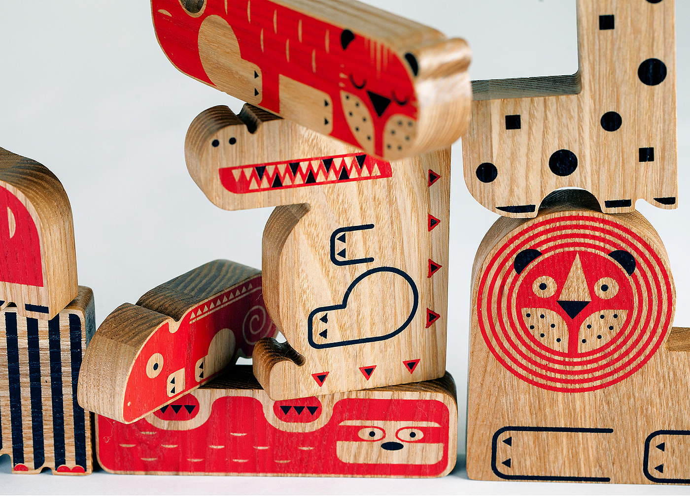 Animal World，hedgehog，fox，crocodile，lion，giraffe，rhinoceros，elephant，modern stylish，natural，Log material，truck，Tractor，automobile，vehicle，Animal modeling，Souptoys，jigsaw puzzle，Structure diagram，Rocking chair，Marine elements，octopus，shark，Bionics Design ，Wooden toys，children，Children's Toys，Toy design，