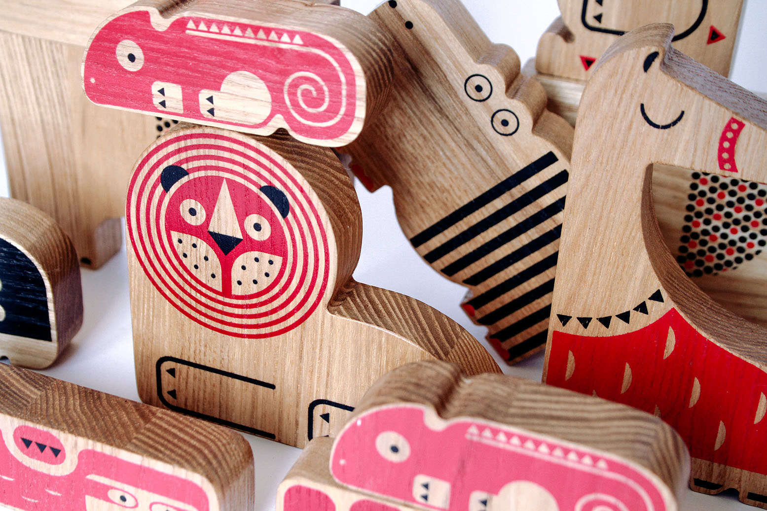 Animal World，hedgehog，fox，crocodile，lion，giraffe，rhinoceros，elephant，modern stylish，natural，Log material，truck，Tractor，automobile，vehicle，Animal modeling，Souptoys，jigsaw puzzle，Structure diagram，Rocking chair，Marine elements，octopus，shark，Bionics Design ，Wooden toys，children，Children's Toys，Toy design，