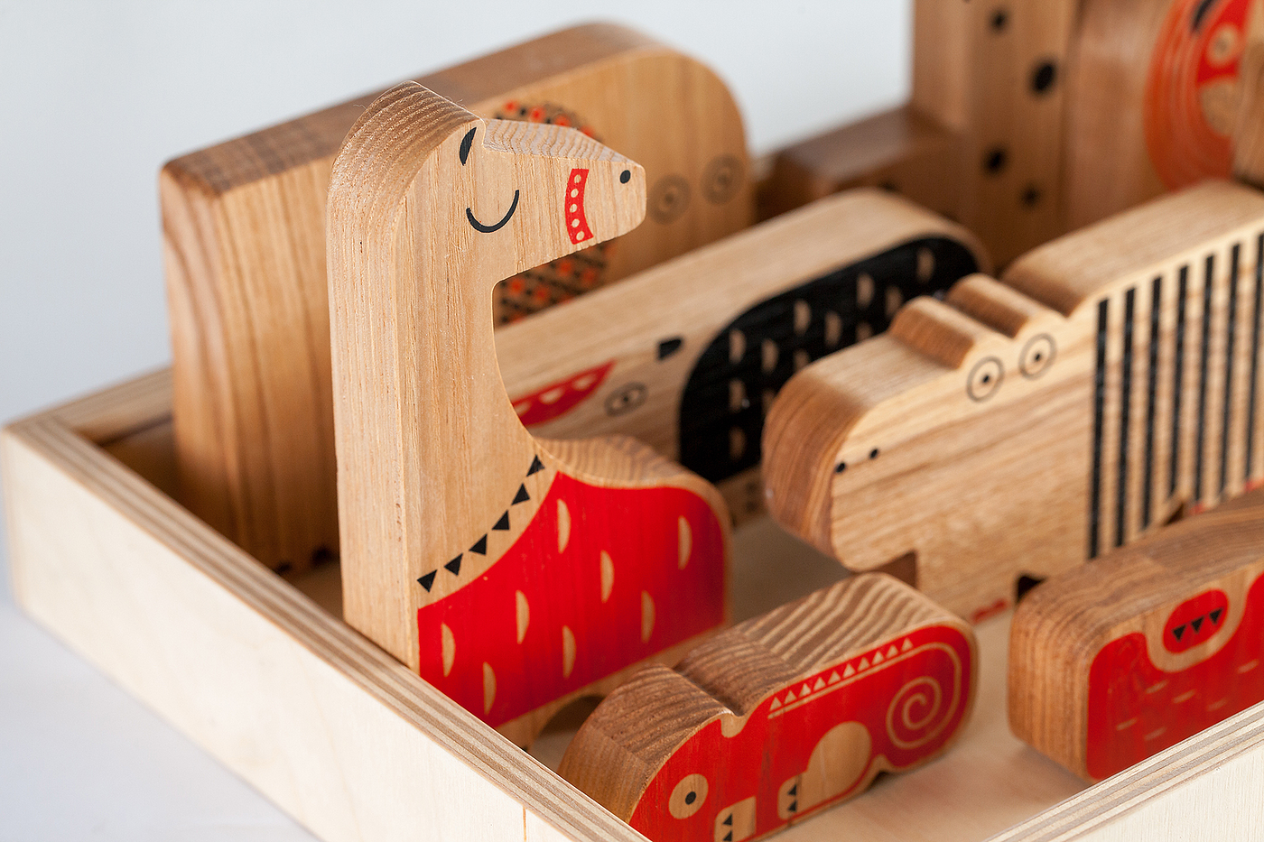 Animal World，hedgehog，fox，crocodile，lion，giraffe，rhinoceros，elephant，modern stylish，natural，Log material，truck，Tractor，automobile，vehicle，Animal modeling，Souptoys，jigsaw puzzle，Structure diagram，Rocking chair，Marine elements，octopus，shark，Bionics Design ，Wooden toys，children，Children's Toys，Toy design，