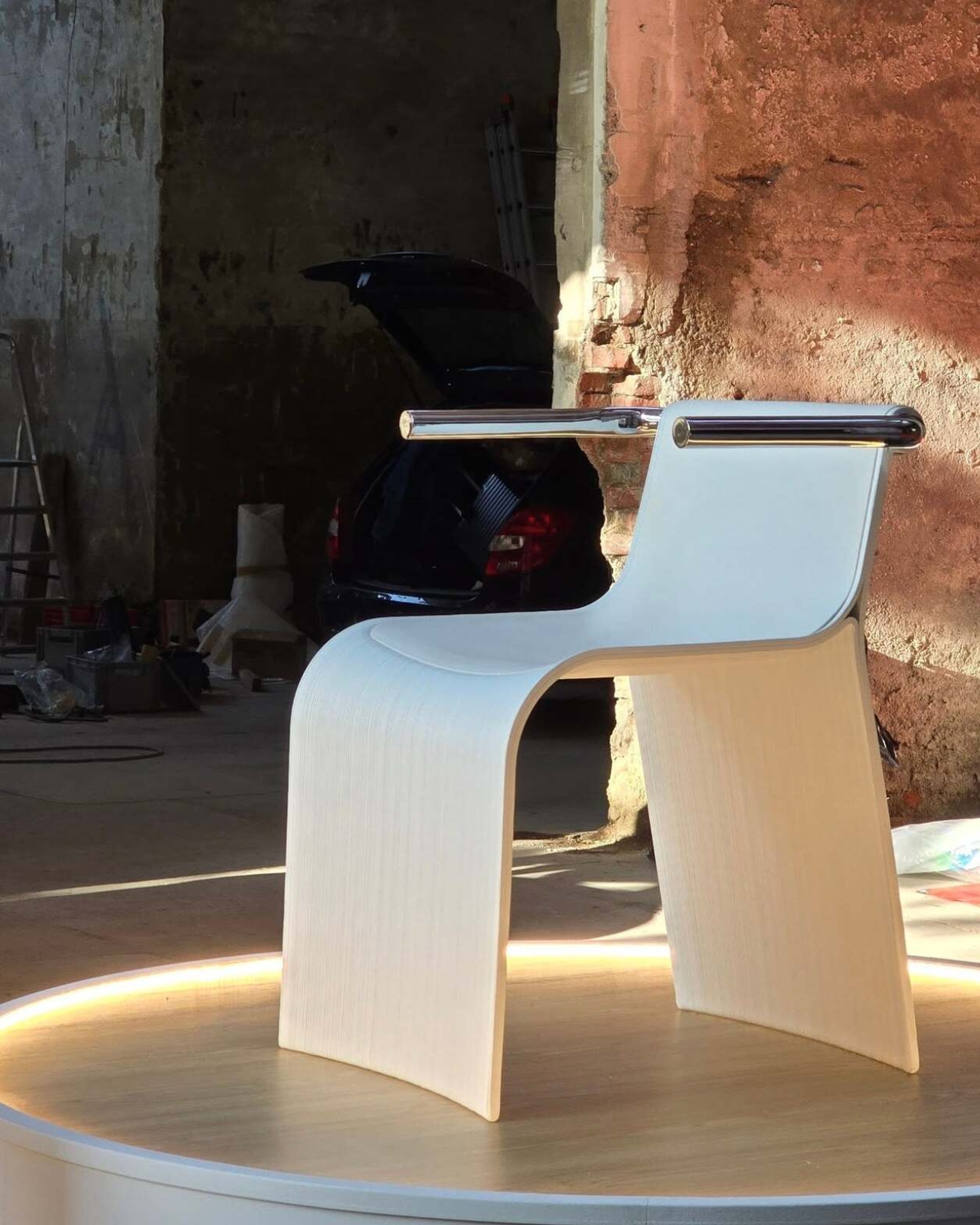 contour，Suspended handrail，Seamless design，Shaping cushion，3D printing，