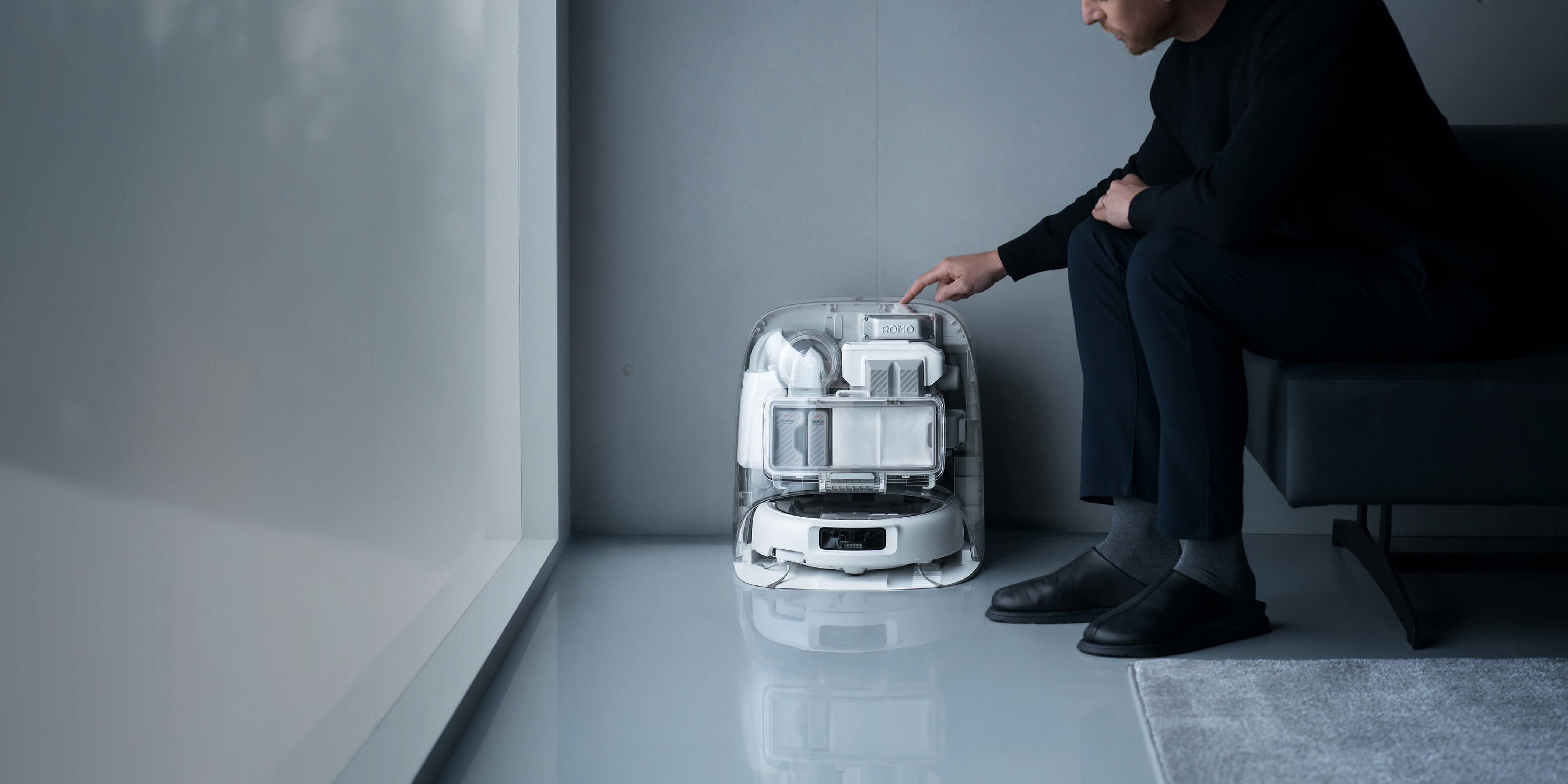 DAY，dji ，industrial design，Sweeping robot，Clean base station，transparent，