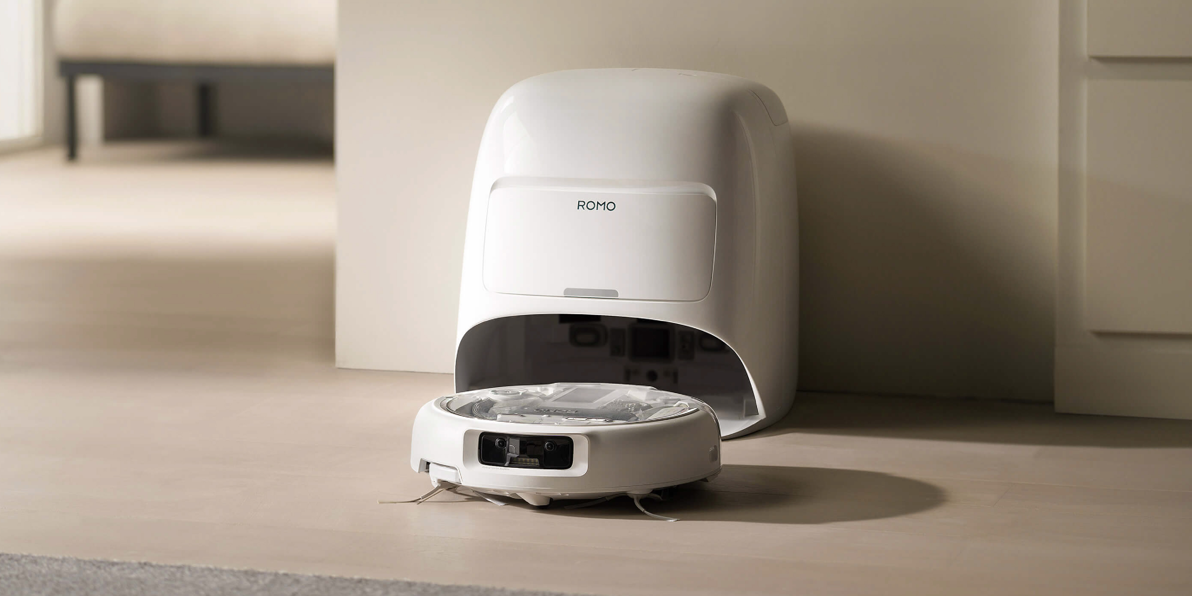 DAY，dji ，industrial design，Sweeping robot，Clean base station，transparent，