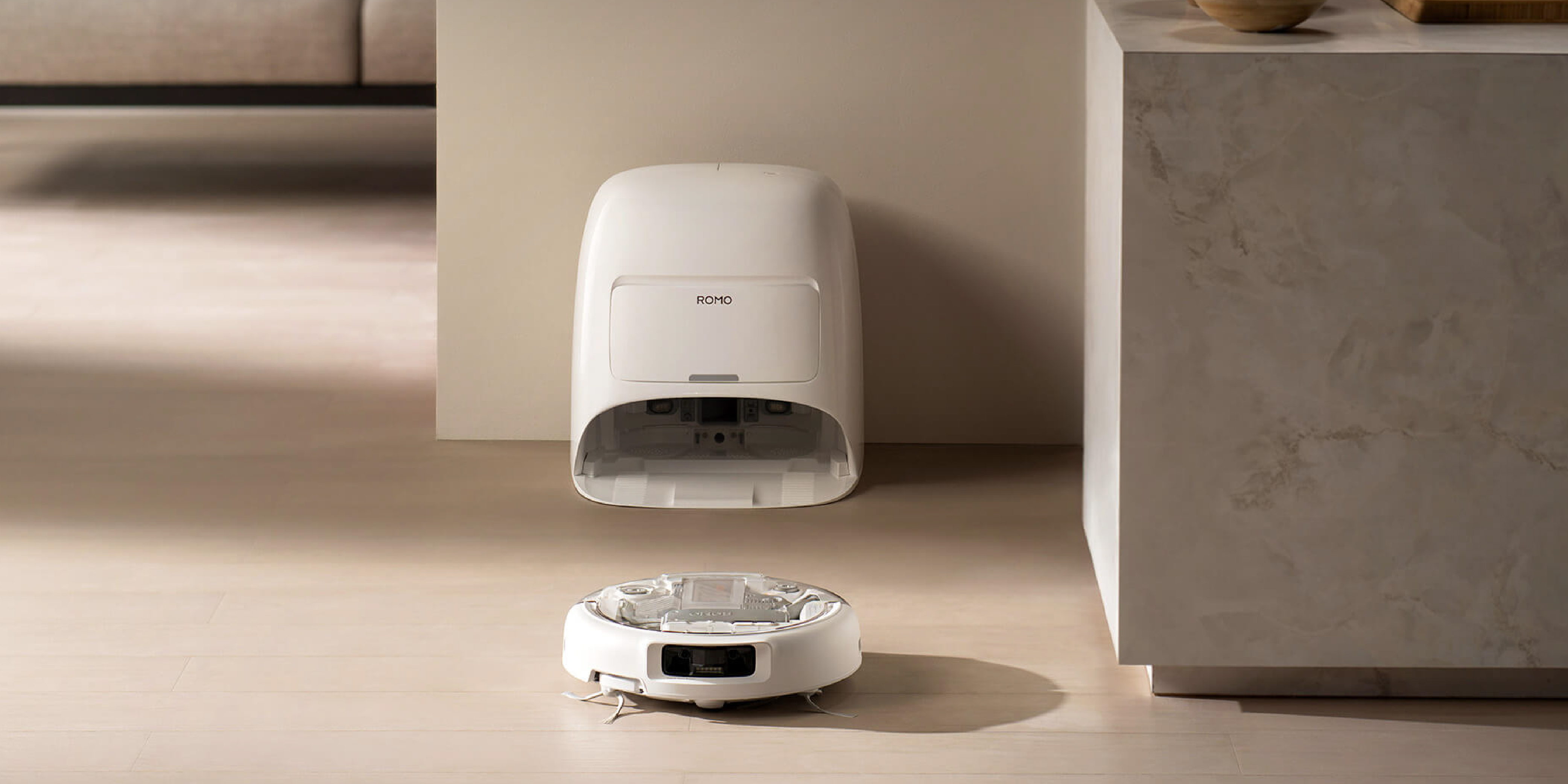 DAY，dji ，industrial design，Sweeping robot，Clean base station，transparent，