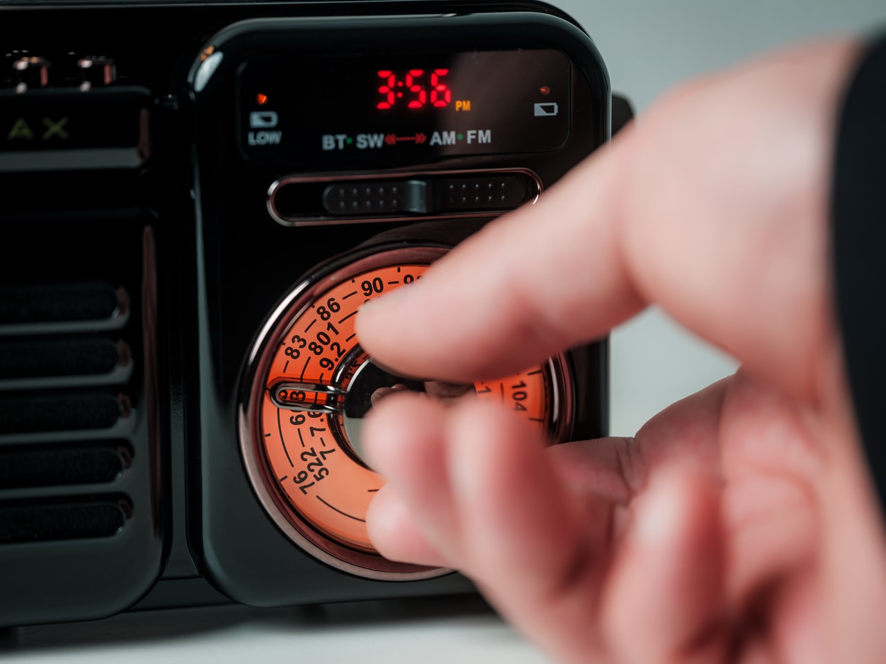 Multifunction radio，RetroWave，Seven-in-one equipment，Sustainable Technology，