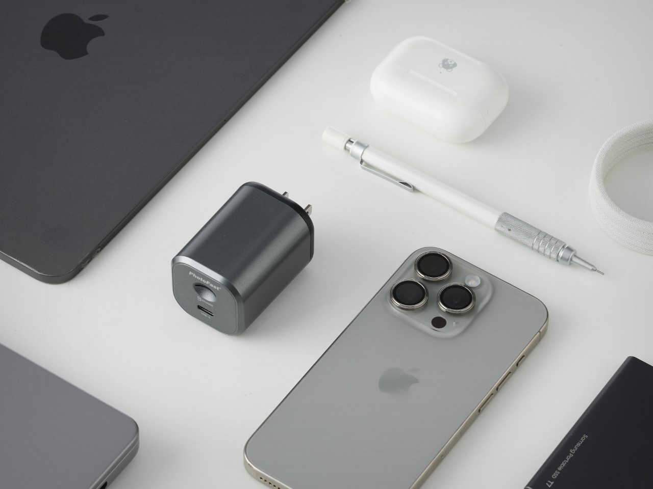 Charger，Can be backed up，2TB，data security，Travel artifact，