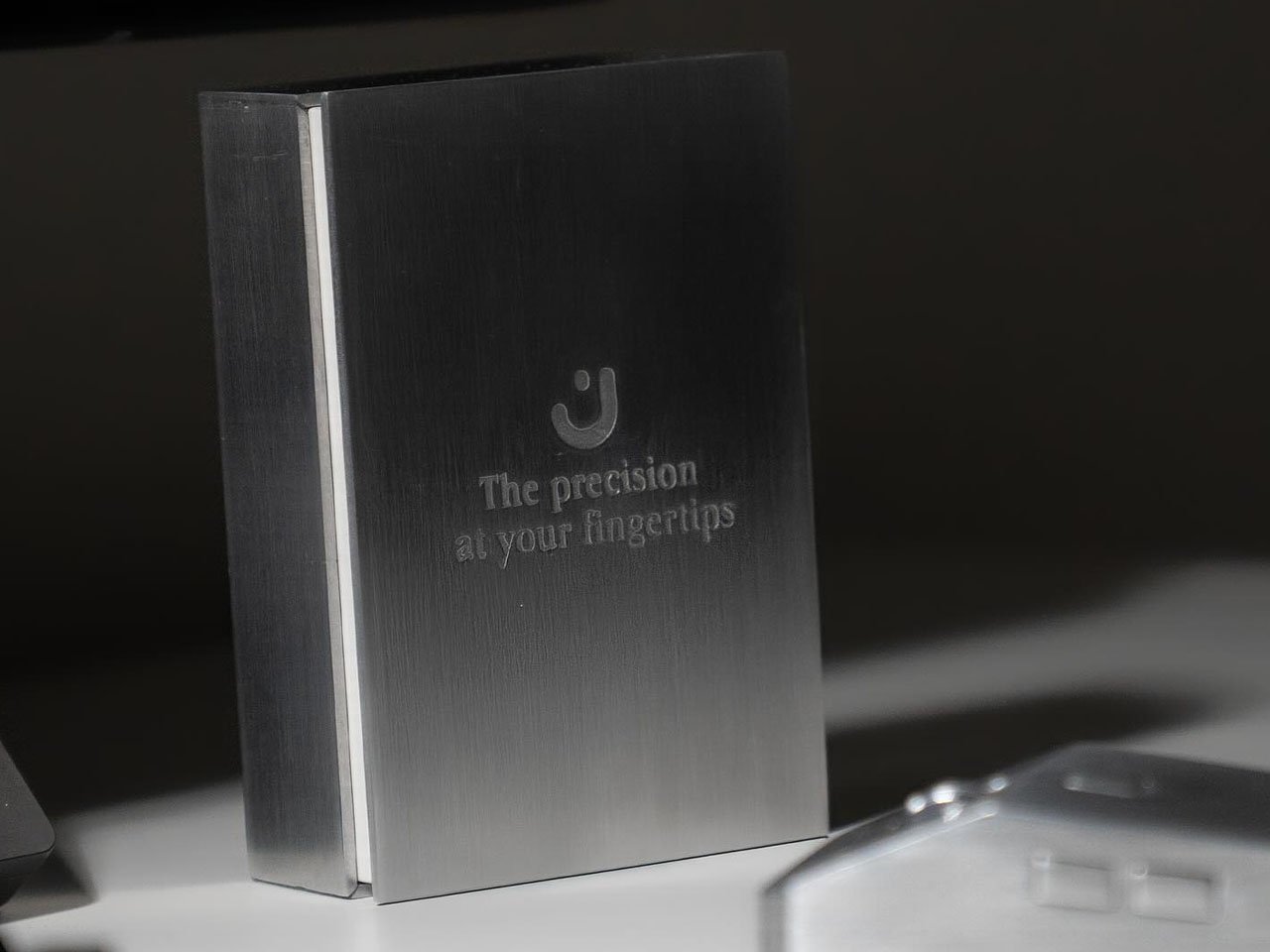 Cybertruck，Aluminum housing，Precise and durable，Tesla wind，