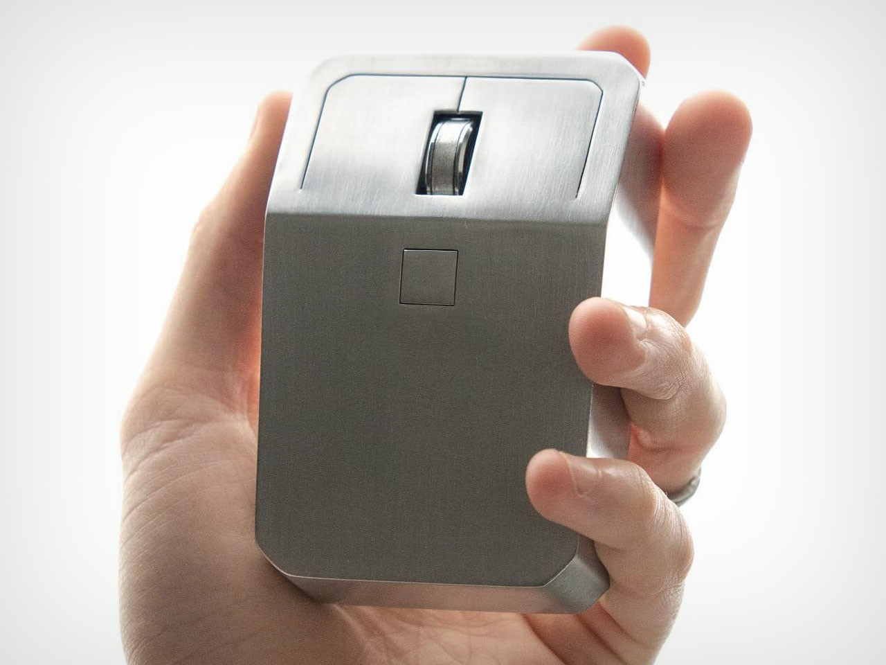 Cybertruck，Aluminum housing，Precise and durable，Tesla wind，