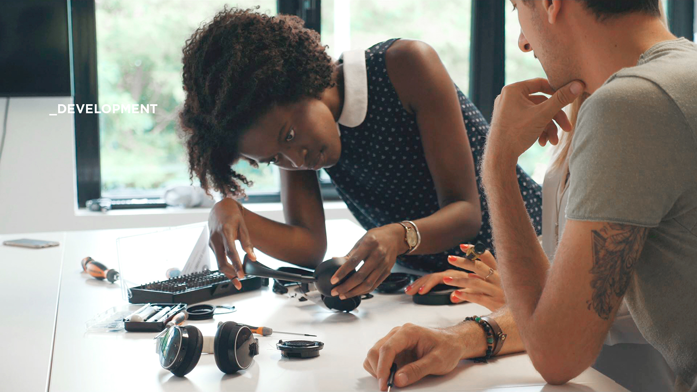 Qilive team works，headset，2018IF，Reprint，